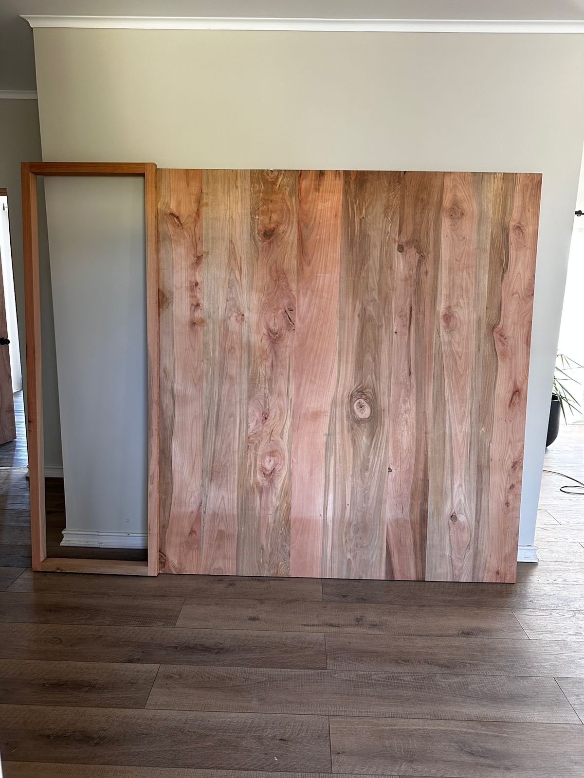 Respaldo de cama en madera noble